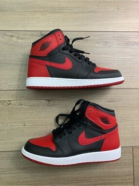 Air Jordan 1 Retro High OG 'Bred' - Black/Red Sneakers